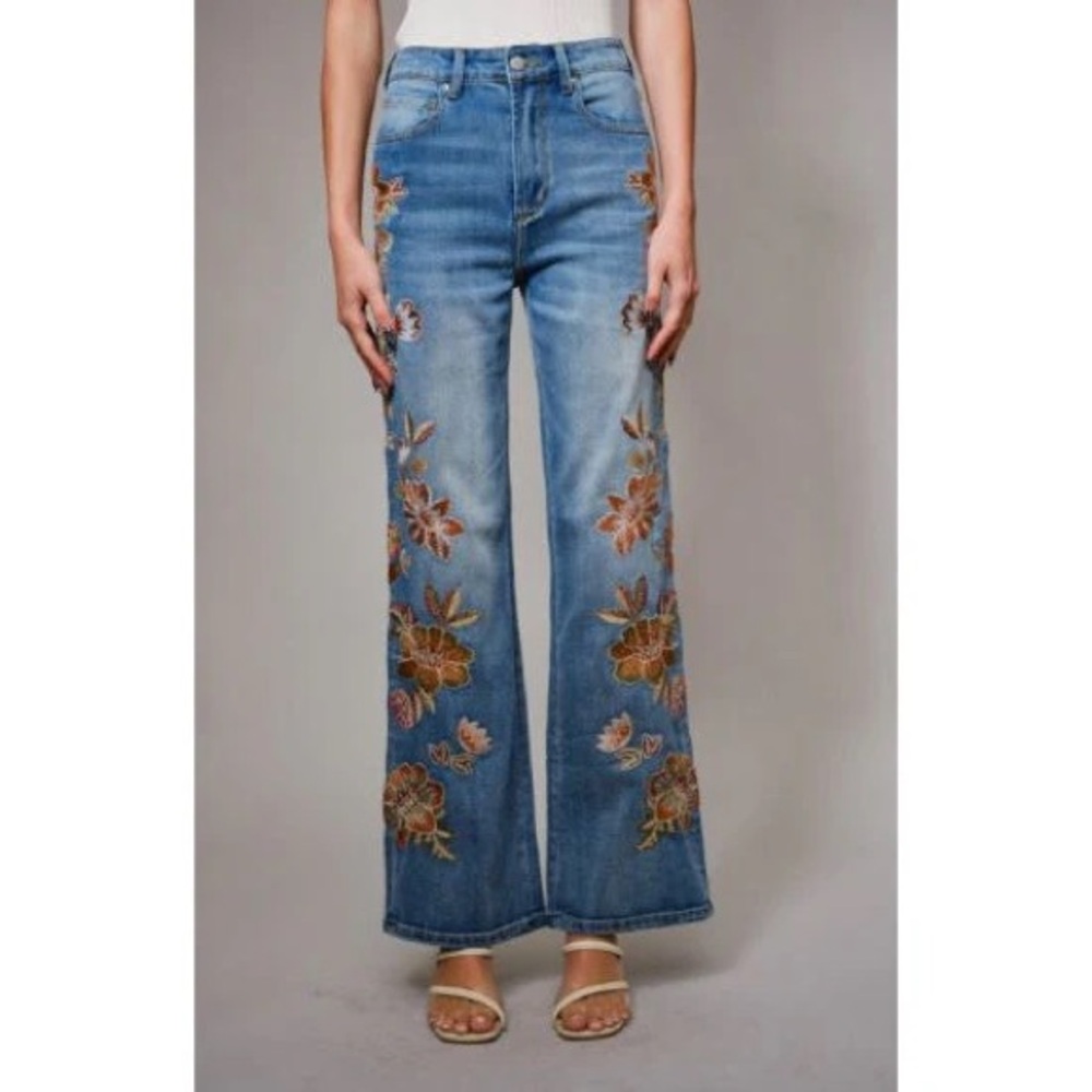 BRAND NEW WITH TAGS Floral Embroidered Wide Leg Denim Jeans